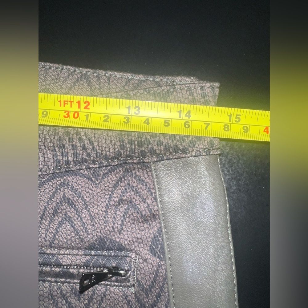 Genetic Denim Olive Sadie Jeans With Faux Leather Details Size 26 NWOT - Picture 9 of 11